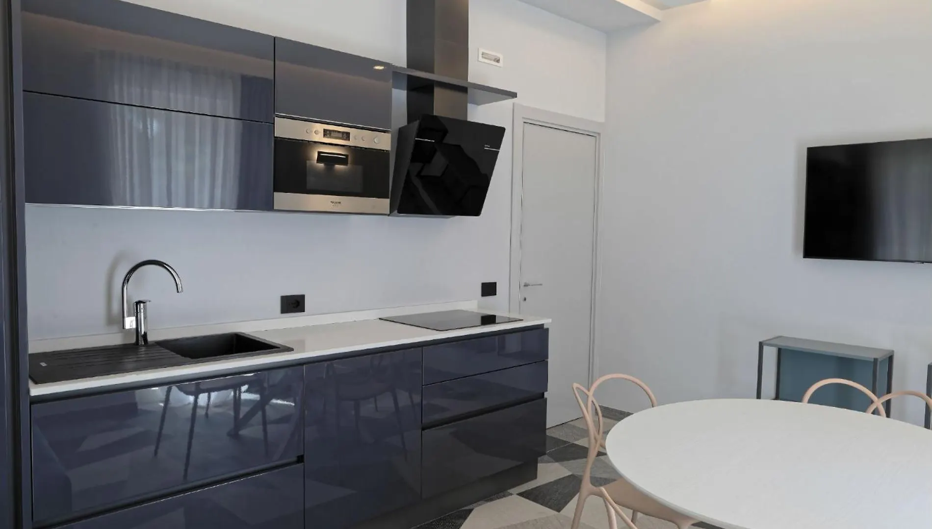 Elegance Riccione Aparthotel 4*,